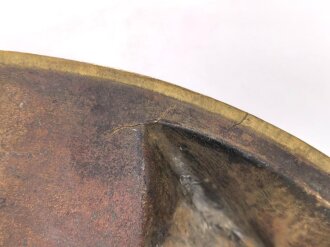 Kaiserreich, Wandrelief aus Messingblech, Darstellend Wilhelm I. Die Schraube zum Befestigen der Pickelhaubenspitze fehlt. Durchmesser 44cm