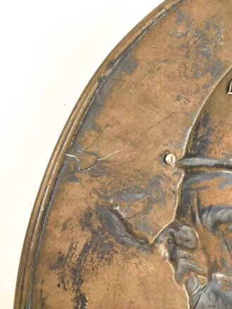 Kaiserreich, Wandrelief aus Messingblech, Darstellend Otto von Bismarck. Gesamthöhe 44cm