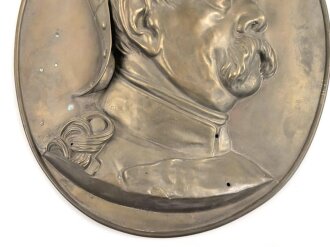 Kaiserreich, Wandrelief aus Messingblech, Darstellend Otto von Bismarck. Gesamthöhe 44cm