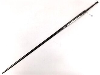 Klinge für eine Blankwaffe, Länge 79,5cm, Gesamtlänge 92cm,  Breite 22mm. Alter und Herkunft unbekannt.