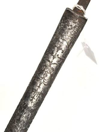 Klinge für eine Blankwaffe, Länge 75,5cm, Gesamtlänge 83cm,  Breite 18,8mm. Alter und Herkunft unbekannt.