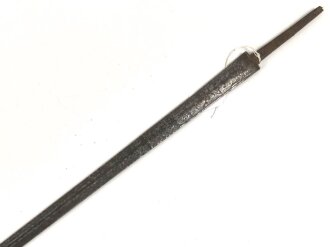 Klinge für eine Blankwaffe, Länge 75,5cm, Gesamtlänge 83cm,  Breite 18,8mm. Alter und Herkunft unbekannt.