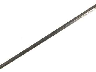 Klinge für eine Blankwaffe, Länge 75,5cm, Gesamtlänge 83cm,  Breite 18,8mm. Alter und Herkunft unbekannt.