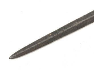 Klinge für eine Blankwaffe, Länge 75,5cm, Gesamtlänge 83cm,  Breite 18,8mm. Alter und Herkunft unbekannt.
