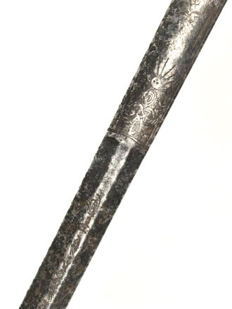 Klinge für eine Blankwaffe, Länge 75,5cm, Gesamtlänge 83cm,  Breite 18,8mm. Alter und Herkunft unbekannt.