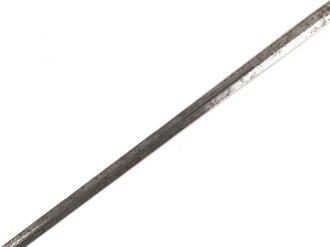 Klinge für eine Blankwaffe, Länge 81cm, Gesamtlänge 95cm,  Breite 20,5mm. Alter und Herkunft unbekannt.