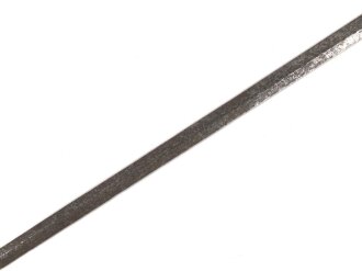 Klinge für eine Blankwaffe, Länge 81cm, Gesamtlänge 95cm,  Breite 20,5mm. Alter und Herkunft unbekannt.