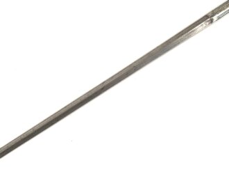 Klinge für eine Blankwaffe, Länge 58,5cm, Gesamtlänge 75cm,  Breite 15,7mm. Alter und Herkunft unbekannt.