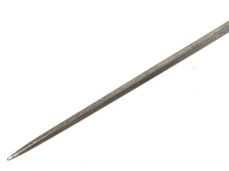 Klinge für eine Blankwaffe, Länge 58,5cm, Gesamtlänge 75cm,  Breite 15,7mm. Alter und Herkunft unbekannt.