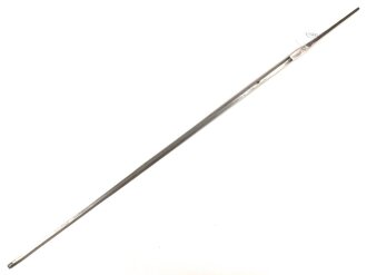 Klinge für eine Blankwaffe, Länge 87cm, Gesamtlänge 104cm,  Breite 15,3mm. Alter und Herkunft unbekannt.