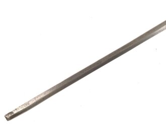 Klinge für eine Blankwaffe, Länge 87cm, Gesamtlänge 104cm,  Breite 15,3mm. Alter und Herkunft unbekannt.