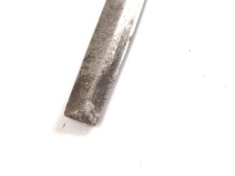 Klinge für eine Blankwaffe, Länge 87cm, Gesamtlänge 104cm,  Breite 15,3mm. Alter und Herkunft unbekannt.