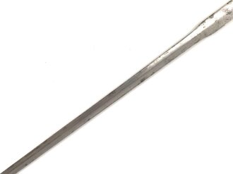 Klinge für eine Blankwaffe, Länge 85cm, Gesamtlänge 100cm,  Breite 31,1mm. Alter und Herkunft unbekannt.