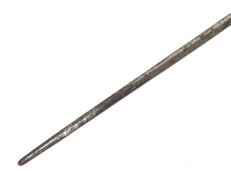 Klinge für eine Blankwaffe, Länge 79cm, Gesamtlänge 93cm,  Breite 18,2mm. Alter und Herkunft unbekannt.