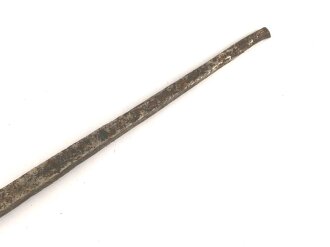 Klinge für eine Blankwaffe, Länge 79cm, Gesamtlänge 93cm,  Breite 18,2mm. Alter und Herkunft unbekannt.