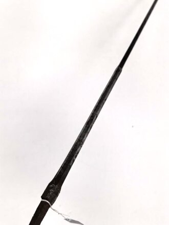 Klinge für eine Blankwaffe, Länge 81cm, Gesamtlänge 89,5cm,  Breite 13,5mm. Alter und Herkunft unbekannt.