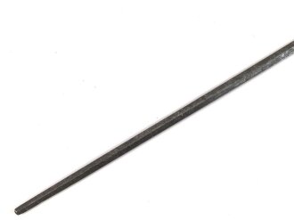 Klinge für eine Blankwaffe, Länge 81cm, Gesamtlänge 89,5cm,  Breite 13,5mm. Alter und Herkunft unbekannt.