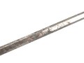 Klinge für eine Blankwaffe, Länge 81cm, Gesamtlänge 89,5cm,  Breite 13,5mm. Alter und Herkunft unbekannt.