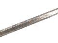 Klinge für eine Blankwaffe, Länge 81cm, Gesamtlänge 89,5cm,  Breite 13,5mm. Alter und Herkunft unbekannt.