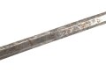 Klinge für eine Blankwaffe, Länge 81cm, Gesamtlänge 89,5cm,  Breite 13,5mm. Alter und Herkunft unbekannt.