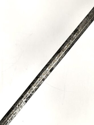 Klinge für eine Blankwaffe, Länge 70,5cm, Gesamtlänge 85,5cm,  Breite 17,4mm. Alter und Herkunft unbekannt.