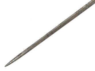 Klinge für eine Blankwaffe, Länge 70,5cm, Gesamtlänge 85,5cm,  Breite 17,4mm. Alter und Herkunft unbekannt.