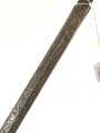 Klinge für eine Blankwaffe, Länge 70,5cm, Gesamtlänge 85,5cm,  Breite 17,4mm. Alter und Herkunft unbekannt.