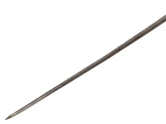 Klinge für eine Blankwaffe, Länge 87cm, Gesamtlänge 105cm,  Breite 15,3mm. Alter und Herkunft unbekannt.