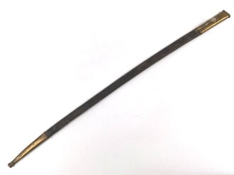 Scheide für eine Blankwaffe, Gesamtlänge 78,5cm,  Klingenöffnung etwa 6 x 22mm. Alter und Herkunft unbekannt.