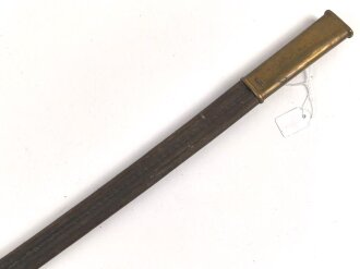 Scheide für eine Blankwaffe, Gesamtlänge 78,5cm,  Klingenöffnung etwa 6 x 22mm. Alter und Herkunft unbekannt.