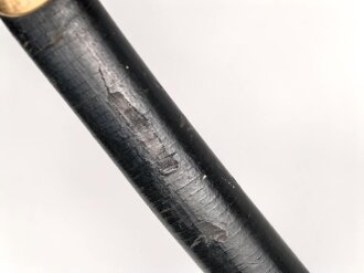 Scheide für eine Blankwaffe, Gesamtlänge 85cm,  Klingenöffnung etwa 6 x 23mm. Alter und Herkunft unbekannt.