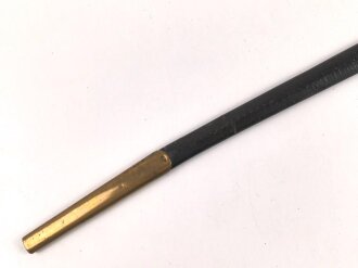 Scheide für eine Blankwaffe, Gesamtlänge 85cm,  Klingenöffnung etwa 6 x 23mm. Alter und Herkunft unbekannt.