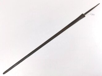 Klinge für eine Blankwaffe, Länge 76,5cm, Gesamtlänge 91cm,  Breite 31mm. Alter und Herkunft unbekannt.