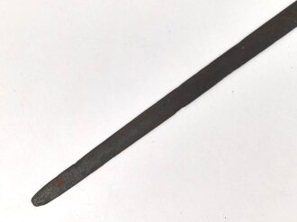Klinge für eine Blankwaffe, Länge 76,5cm, Gesamtlänge 91cm,  Breite 31mm. Alter und Herkunft unbekannt.