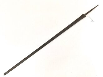 Klinge für eine Blankwaffe, Länge 76,5cm, Gesamtlänge 91cm,  Breite 31mm. Alter und Herkunft unbekannt.