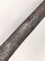 Klinge für eine Blankwaffe, Länge 76,5cm, Gesamtlänge 91cm,  Breite 31mm. Alter und Herkunft unbekannt.
