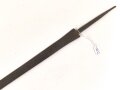 Klinge für eine Blankwaffe, Länge 76,5cm, Gesamtlänge 91cm,  Breite 31mm. Alter und Herkunft unbekannt.