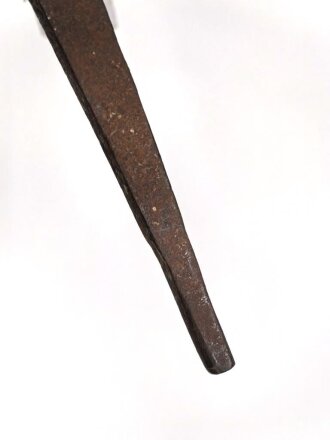 Klinge für eine Blankwaffe, Länge 69cm, Gesamtlänge 82,5cm,  Breite 26,7mm. Alter und Herkunft unbekannt.