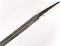 Klinge für eine Blankwaffe, Länge 69cm, Gesamtlänge 82,5cm,  Breite 26,7mm. Alter und Herkunft unbekannt.