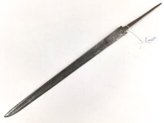 Klinge für eine Blankwaffe, Länge 36,5cm, Gesamtlänge 50,5cm,  Breite 20,5mm. Alter und Herkunft unbekannt.