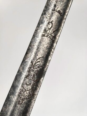 Klinge für eine Blankwaffe, Länge 36,5cm, Gesamtlänge 50,5cm,  Breite 20,5mm. Alter und Herkunft unbekannt.