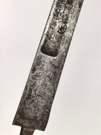Klinge für eine Blankwaffe, Länge 36,5cm, Gesamtlänge 50,5cm,  Breite 20,5mm. Alter und Herkunft unbekannt.