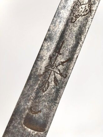 Klinge für eine Blankwaffe, Länge 36,5cm, Gesamtlänge 50,5cm,  Breite 20,5mm. Alter und Herkunft unbekannt.