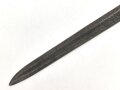 Klinge für eine Blankwaffe, Länge 36,5cm, Gesamtlänge 50,5cm,  Breite 20,5mm. Alter und Herkunft unbekannt.