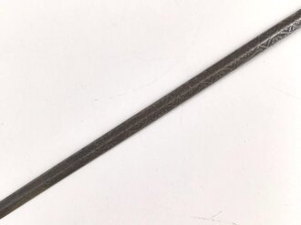 Klinge für eine Blankwaffe, Länge 47cm, Gesamtlänge 55cm,  Breite 5,7mm. Alter und Herkunft unbekannt.