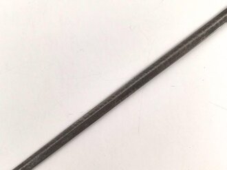 Klinge für eine Blankwaffe, Länge 47cm, Gesamtlänge 55cm,  Breite 5,7mm. Alter und Herkunft unbekannt.