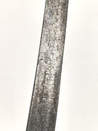 Klinge für eine Blankwaffe, Länge 45cm, Gesamtlänge 58cm,  Breite 22mm. Alter und Herkunft unbekannt.