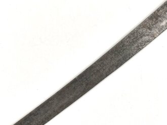 Klinge für eine Blankwaffe, Länge 45cm, Gesamtlänge 58cm,  Breite 22mm. Alter und Herkunft unbekannt.