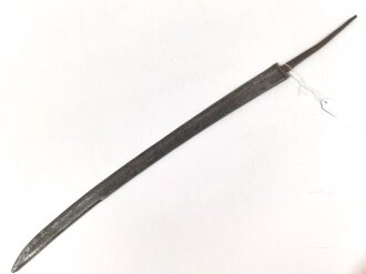 Klinge für eine Blankwaffe, Länge 45cm, Gesamtlänge 58cm,  Breite 22mm. Alter und Herkunft unbekannt.