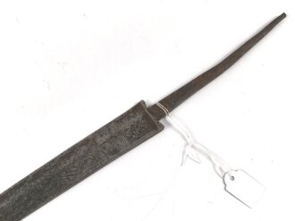 Klinge für eine Blankwaffe, Länge 45cm, Gesamtlänge 58cm,  Breite 22mm. Alter und Herkunft unbekannt.